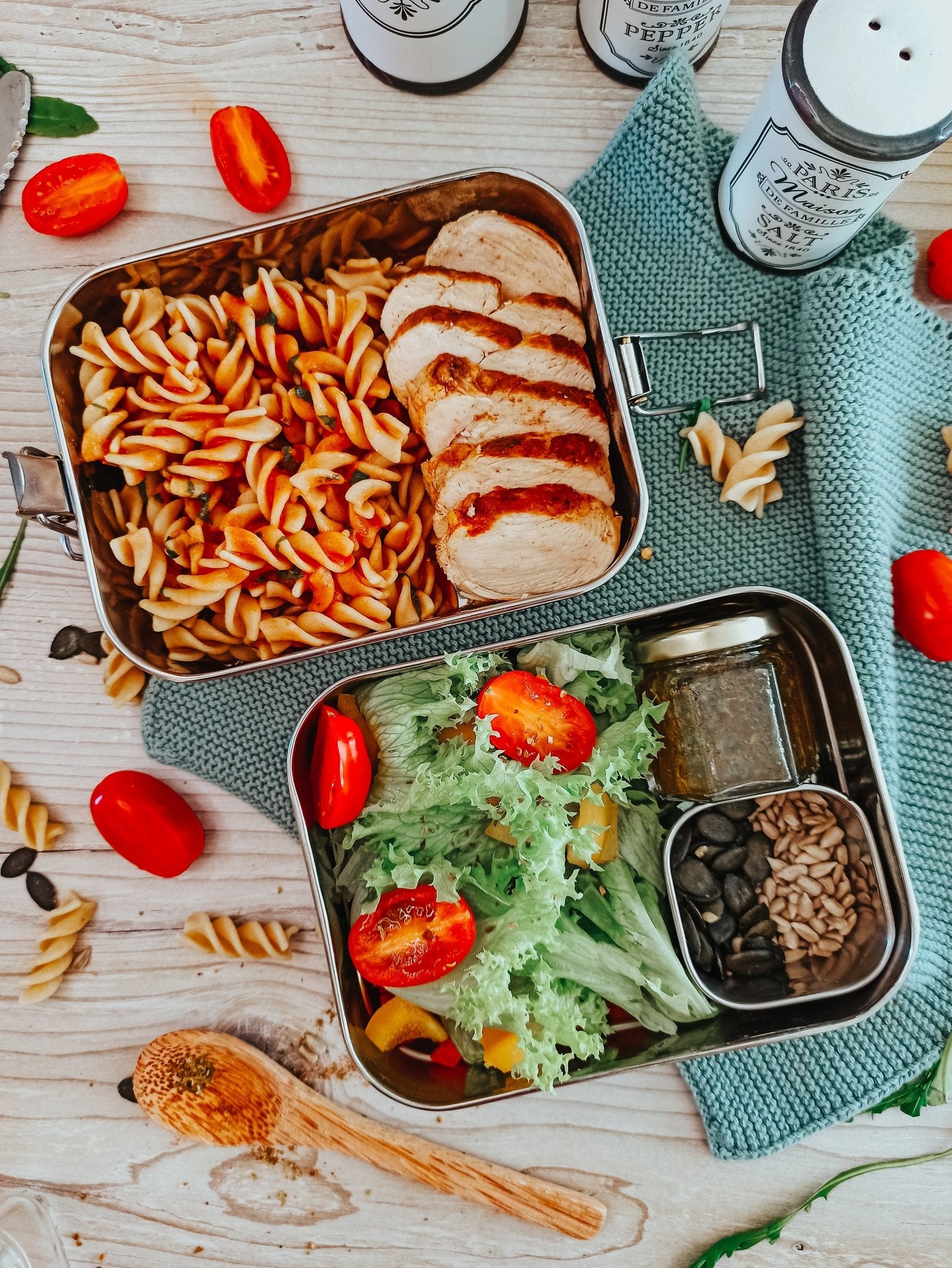 Meal Prep Rezept Vollkornnudeln mit Tomaten-Kräuter-Soße – Sattvii® Meal Prep Rezept Vollkornnudeln mit Tomaten-Kräuter-Soße – Sattvii®